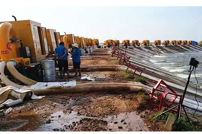 郑州米兰(中国)排涝泵车在鄱阳湖抢险现场发挥重要作用